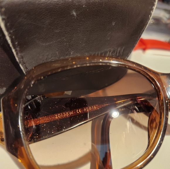 LOUIS VUITTON Brown Speckling Acetate Frame Ursula Sunglasses - Picture 7 of 7